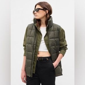 GAP Recycled Puffer Vest in Deep Green Size S